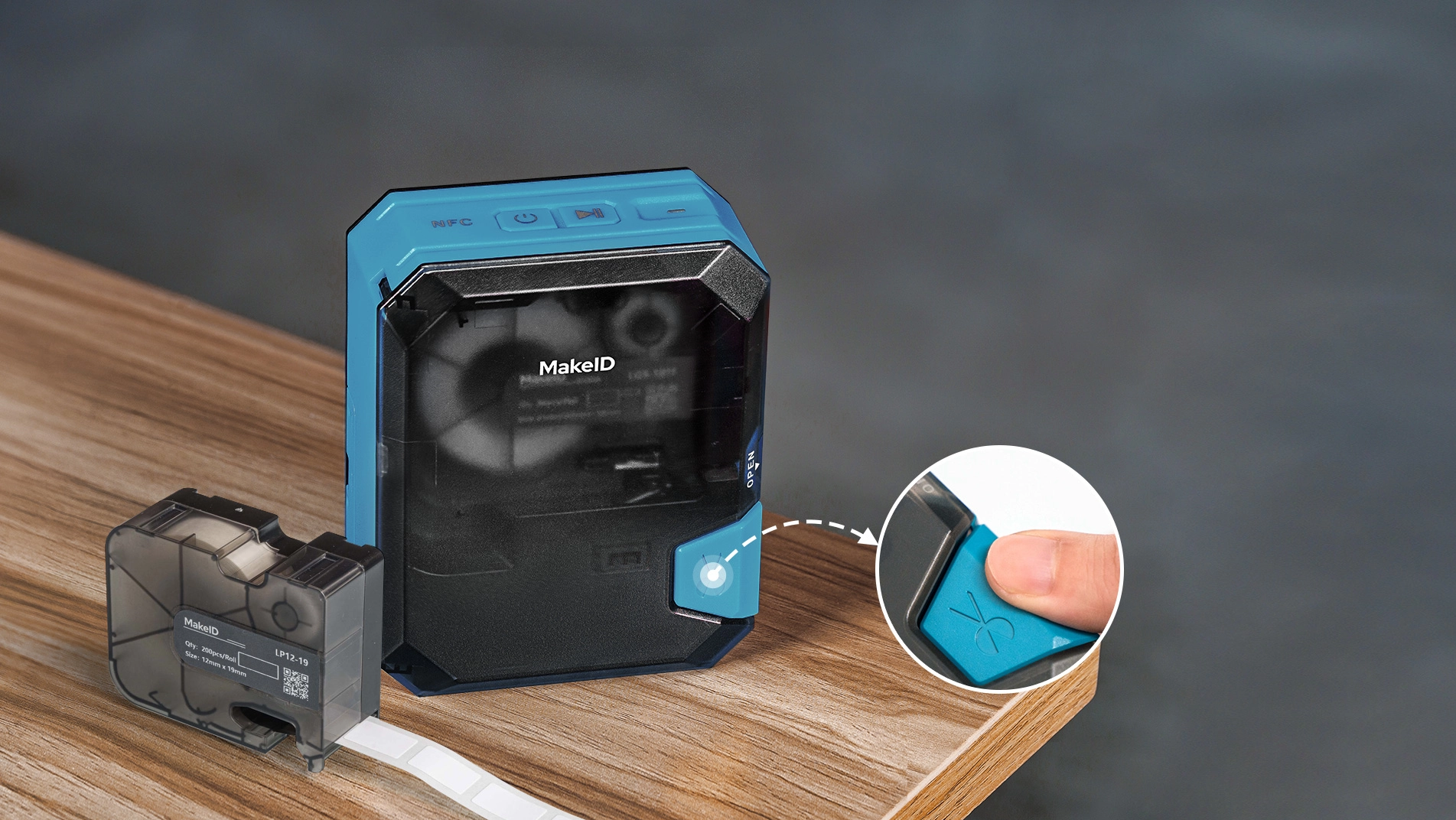 Label printer with manual cutting function - MakeID